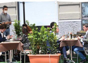 ‘Zona bianca’: al ristorante niente limiti all’aperto, in 6 per tavolo al chiuso