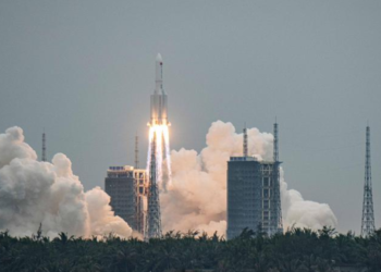 Razzo cinese in caduta incontrollata sulla Terra: “Potrebbe cadere sulla provincia di Latina”
