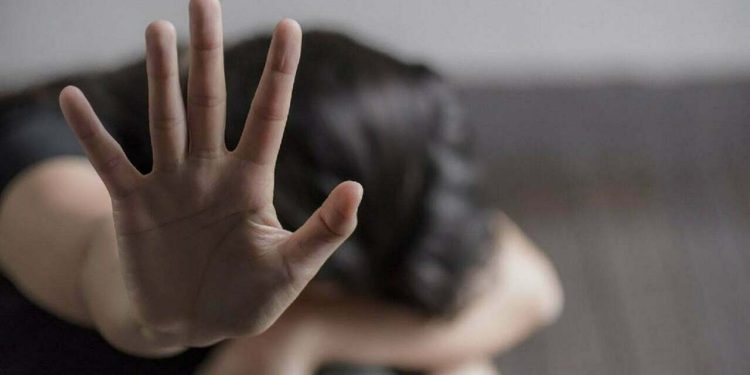 Norma, violenta la figliastra di 12 anni: arrestato e condannato