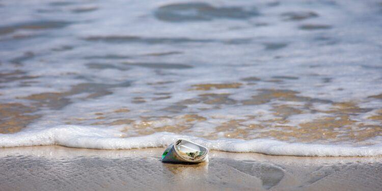 Non solo Barcellona: le spiagge italiane plastic e smoke free