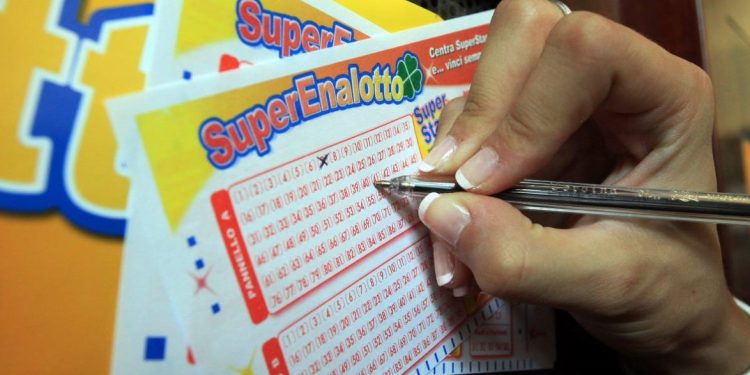 Vince 50mila euro, ma non se ne accorge: caccia al fortunato scommettitore pontino