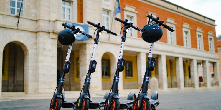 Addio monopattini elettrici a Latina, la società Helbiz li ritira