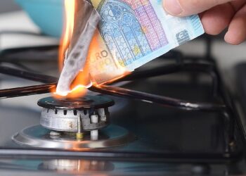 Bollette: a Latina nel 2022 si è speso il 108% in più per l’elettricità e il 57% in più per il gas