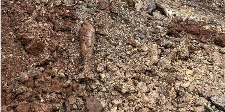 Cisterna, durante i lavori al cimitero riaffiora una bomba della II Guerra mondiale
