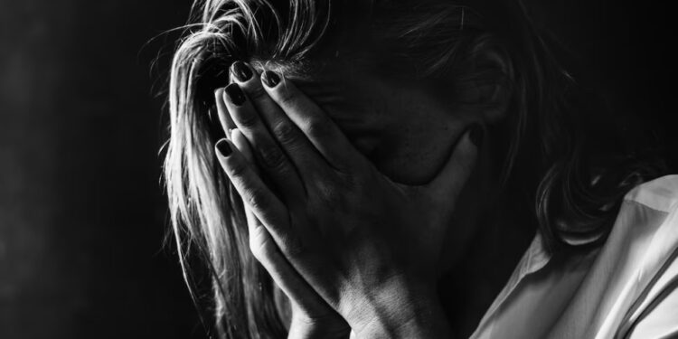 Cisterna di Latina, figlia di 6 anni assiste agli abusi sulla madre: padre condannato