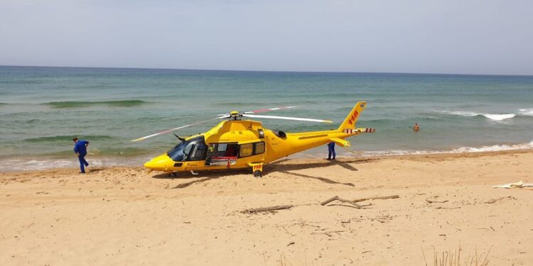 Tragedia al lido di Latina: si tuffa per salvare due bambine dal mare mosso, muore Franco Gatto