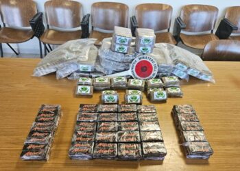 Viaggiava in A1 con 26 chili di hashish nascosti nell’auto: arrestato 34enne di Latina