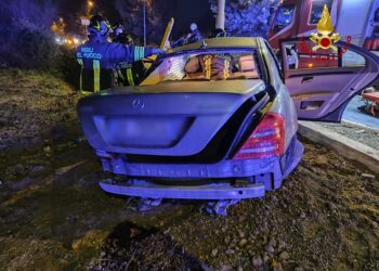 Latina, violento scontro tra due auto all’incrocio tra via Sabotino e via Nascosa: muore uno dei feriti