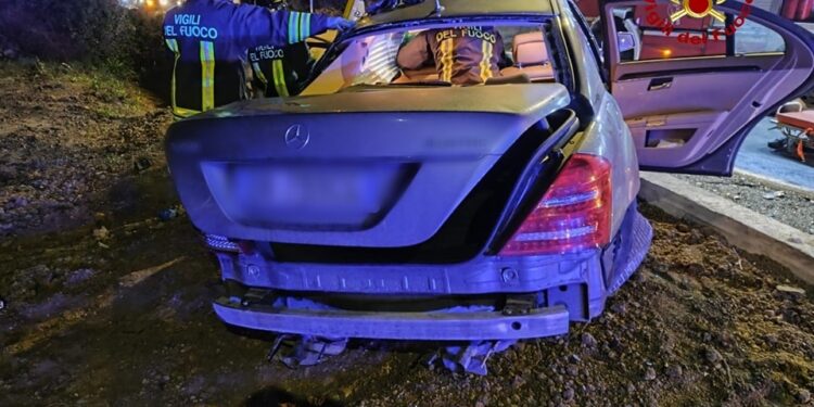 Latina, violento scontro tra due auto all’incrocio tra via Sabotino e via Nascosa: muore uno dei feriti