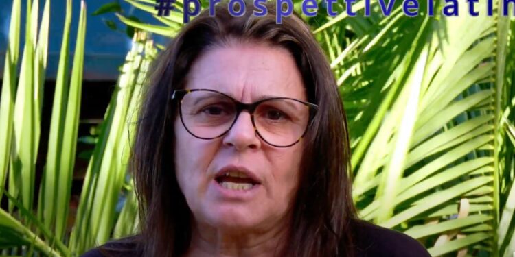 Auto investe una donna a Latina e scappa