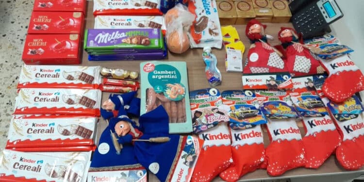 Ladri “golosi” rubano le calze della Befana nei supermercati di Latina e Cisterna
