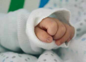 Bimbo di pochi mesi abbandonato davanti ad un ospedale pontino