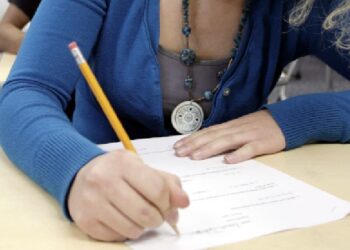 Studentessa pontina denuncia gli abusi dell’ex in un tema di italiano