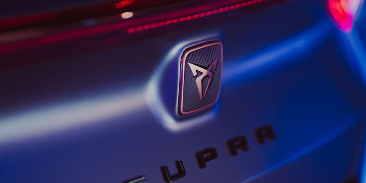 Cupra entra ufficialmente a far parte dei marchi ICAR con l’apertura del CUPRA GARAGE a Latina