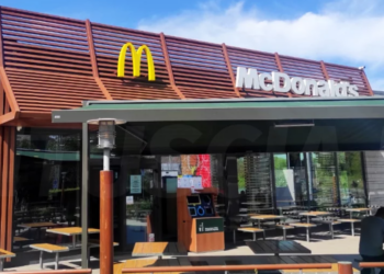 Terrore al McDonald’s di Cisterna: banditi armati rapinano il fast food in pieno giorno