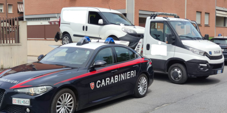 Incidente sul lavoro a Latina: rimane incastrato tra il furgone e il muro di un garage