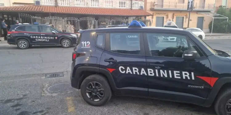 Latina come Scampia, droga dalle feritoie in case popolari: 11 arresti