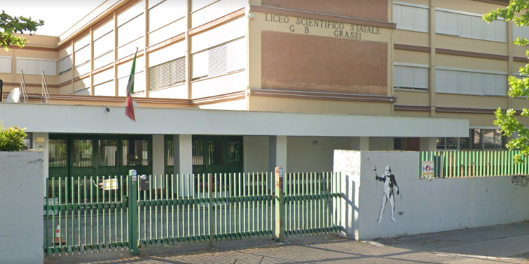 Salta la corrente durante la maturità: arriva la polizia al liceo Grassi di Latina
