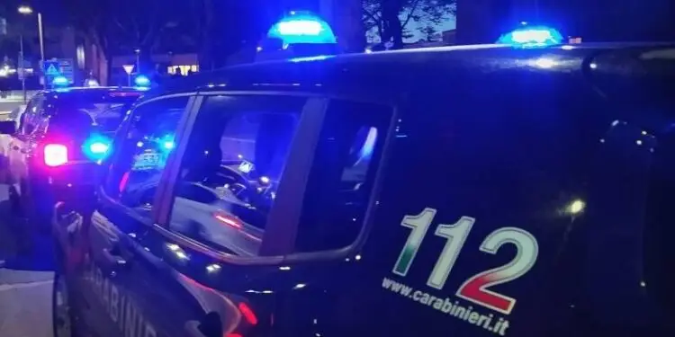 Prima aggrediscono l’autista di un bus, poi malmenano una coppia: caccia a 3 giovani in provincia di Latina
