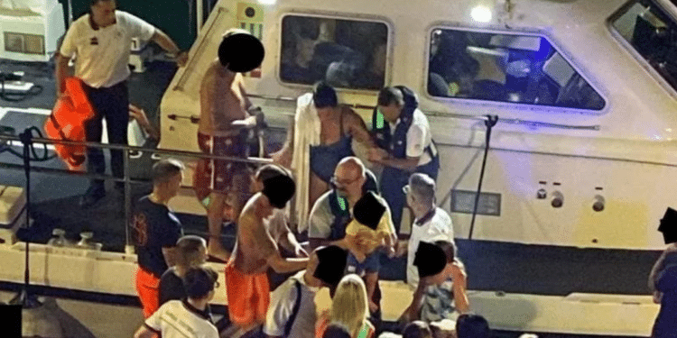 Gommone alla deriva a Ponza: la Guardia Costiera salva 5 bambini e una donna incinta
