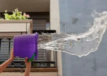 Secchiata d’acqua su ragazzino in monopattino, poi  inscenano un rapimento: nei guai due giovani a Sabaudia