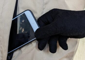 Serie di furti al Liceo Classico di Latina: rubati numerosi cellulari