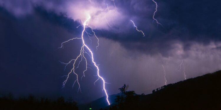 Latina, in arrivo il ‘Ciclone d’Autunno’: forti temporali e crollo delle temperature
