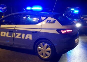 Tentano di rubare auto a imprenditore, poi l’inseguimento da film in centro a Latina