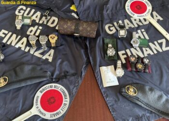 Giro di false fatture tra Roma e Latina: sequestrati 8 milioni tra contanti, Rolex e appartamenti