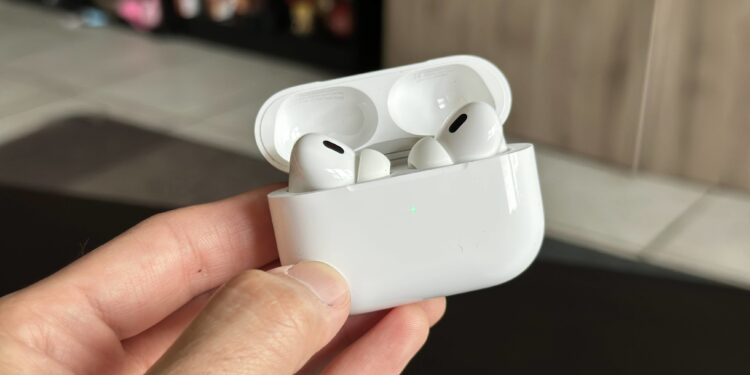 Maxi frode sugli AirPods: sequestro di milioni di euro anche nella provincia di Latina