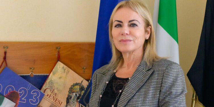 Matilde Celentano, sindaco di Latina: «Insulti costanti sui social sul mio aspetto fisico. Valuto azioni legali»
