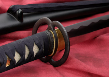 Latina, minorenne fermato con una katana nella zona della movida: la brandiva davanti ai locali