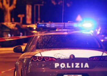 Latina, esplode ordigno sull’auto della professoressa: testimone vede ragazzi scappare