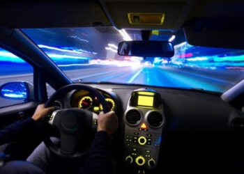 Gara clandestina tra auto in provincia di Latina: feriti due minorenni, denunciati i responsabili