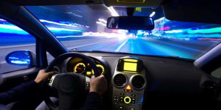 Gara clandestina tra auto in provincia di Latina: feriti due minorenni, denunciati i responsabili