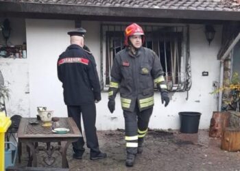 Incendio in provincia di Latina: donna salvata dai vicini ma il cane muore tra le fiamme