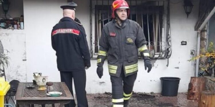 Incendio in provincia di Latina: donna salvata dai vicini ma il cane muore tra le fiamme