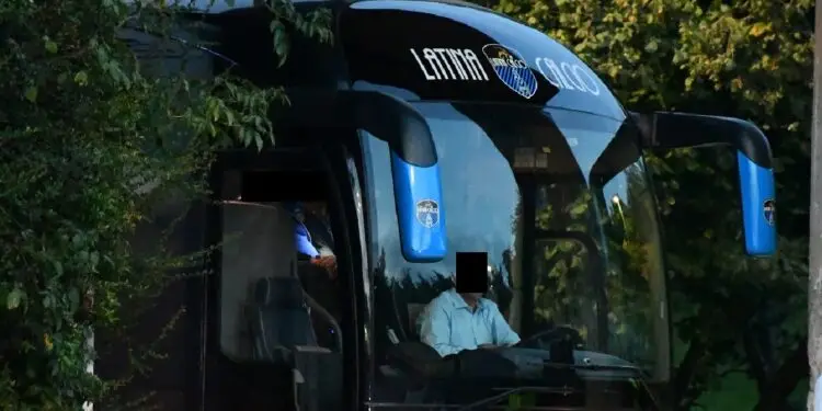 Sassi contro l’autobus del Latina Calcio, indagini in corso