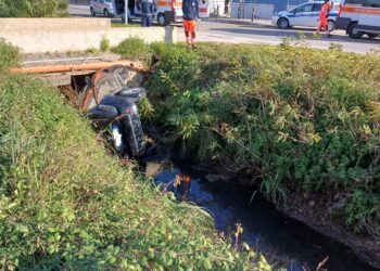 Circeo, auto finisce nel canale: conducente sotto effetto di alcol e stupefacenti