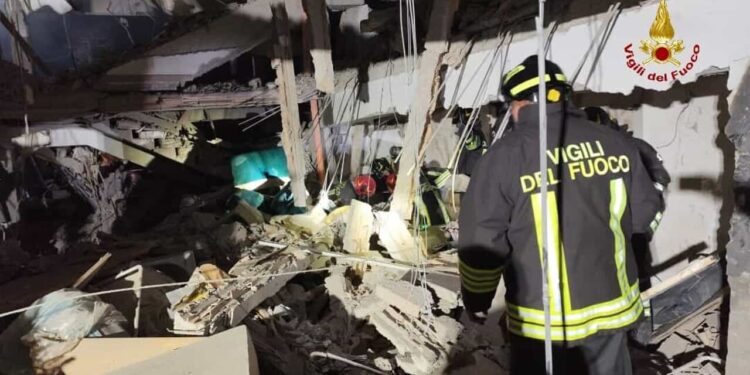 Esplosione in una villetta ad Aprilia: due morti e un ferito grave