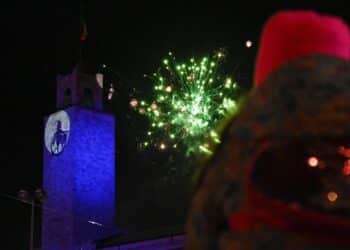 Latina, torna la Befana ‘volante’ dalla Torre Civica