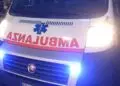 Latina, paura in centro commerciale: donna perde conoscenza dopo una caduta dalle scale mobili, trasportata in ospedale