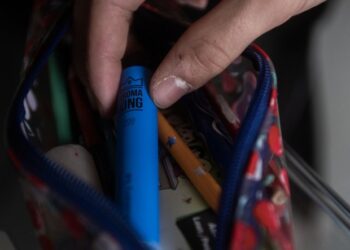 NAS di Latina chiude negozio di sigarette elettroniche irregolari dopo segnalazione di un dirigente scolastico