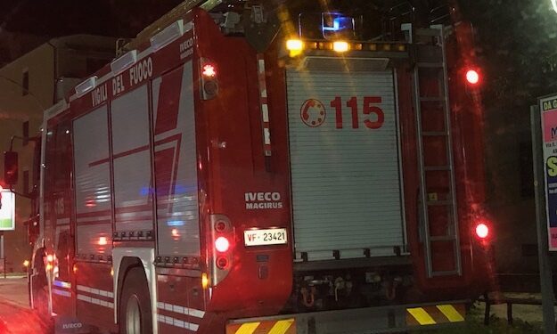 Latina, cocaina nascosta nell’androne di un condominio: la scoperta durante un soccorso a giovane bloccato in casa