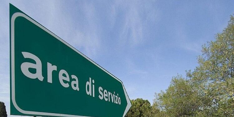 Momenti di tensione sull’autostrada: scaramucce tra i tifosi del Pisa e quelli del Latina