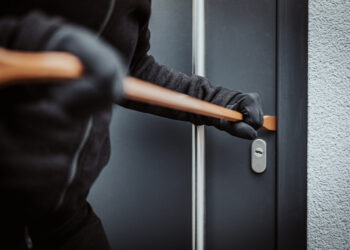 Furto da professionisti alla SDA di Latina: i ladri eludono i sistemi di sicurezza e svuotano la cassaforte