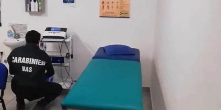 Botox e filler sottocosto a Latina: la proprietaria del centro estetico era solo abilitata per i tatuaggi