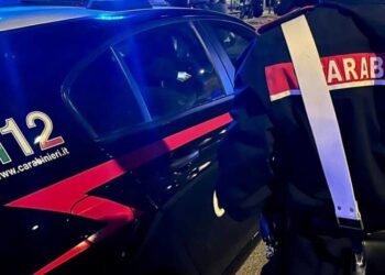 Latina, rapinatore armato assalta un forno in centro ma la commessa lo colpisce con la scopa