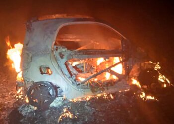 Latina, Smart distrutta da un incendio all’alba: indagini in corso