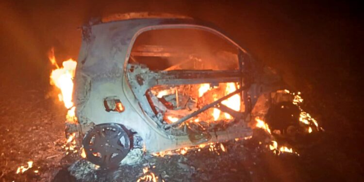 Latina, Smart distrutta da un incendio all’alba: indagini in corso
